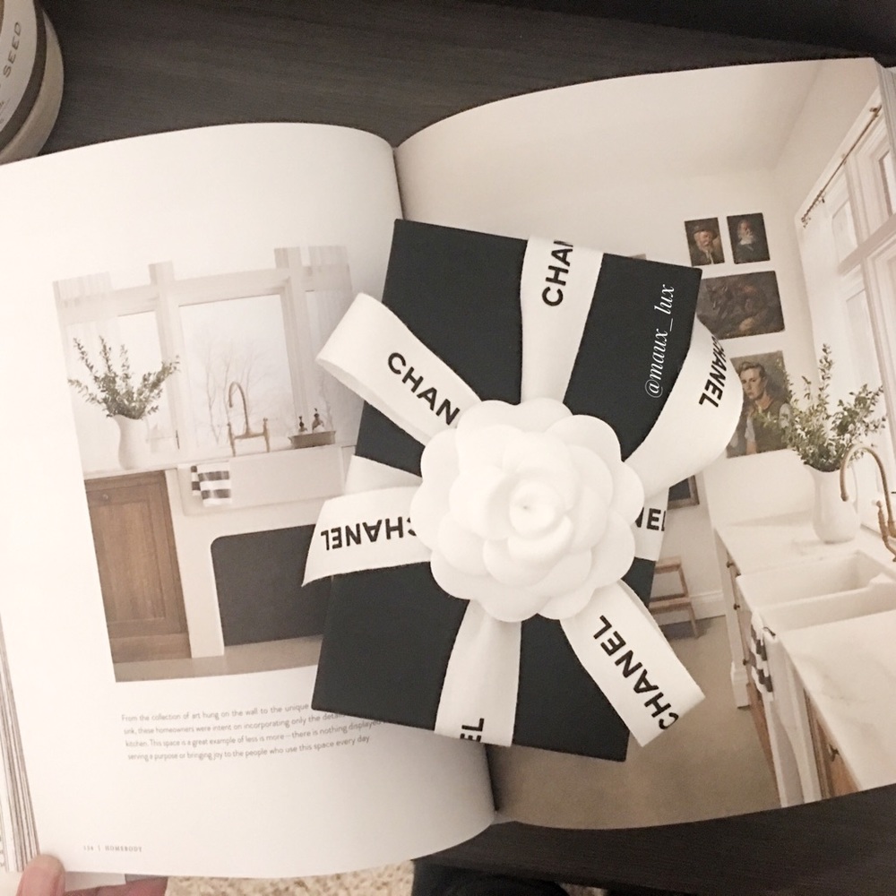 🌸SOLD🌸 Black Caviar Quilted Card Holder Wallet - Picture 2 of 8